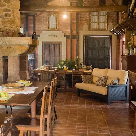 בית כפרי Santa Eulalia Villanueva de la Peña